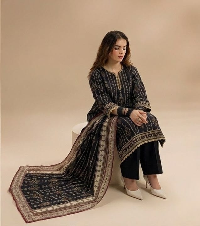 Midnight Elegance Printed Lawn 3 Piece Suit - Image 3