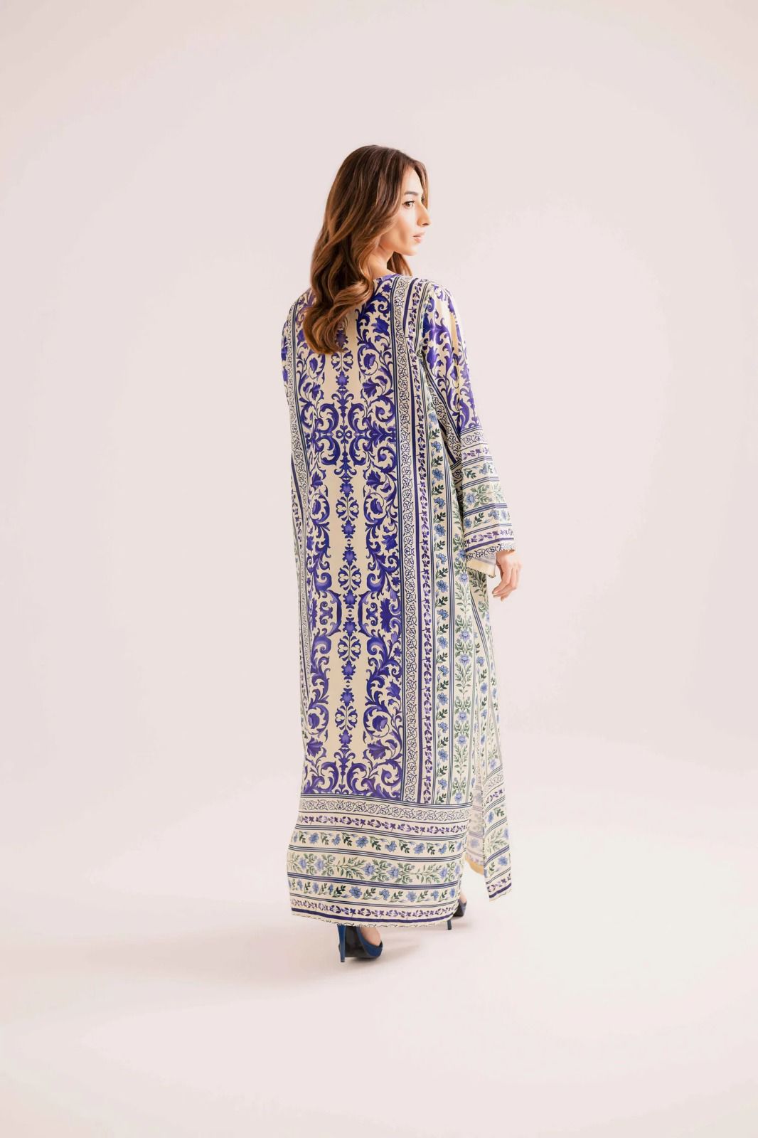 Elegant Long Printed 2-Piece Silk Crepe Outfit - Image 7