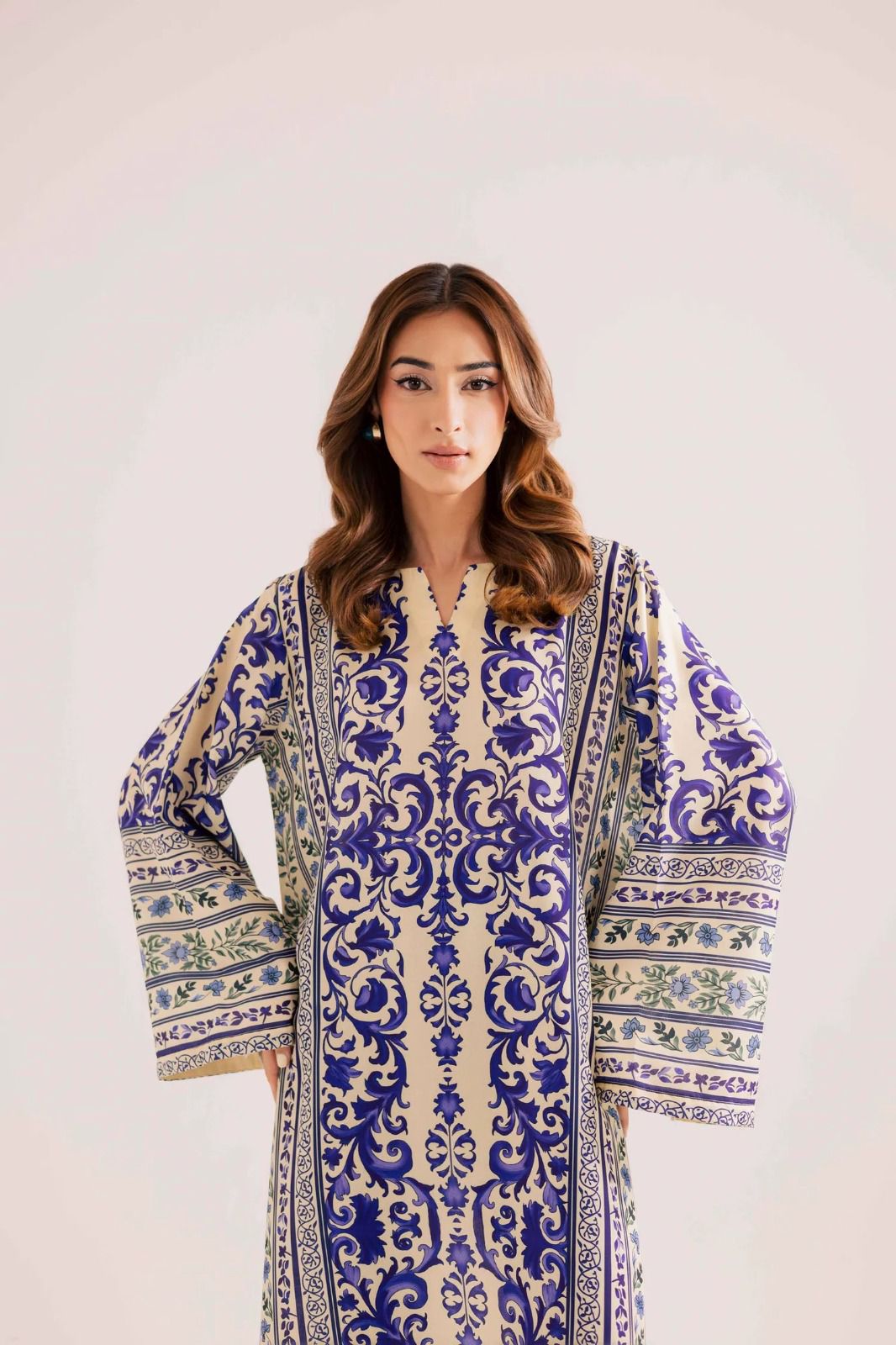 Elegant Long Printed 2-Piece Silk Crepe Outfit - Image 4