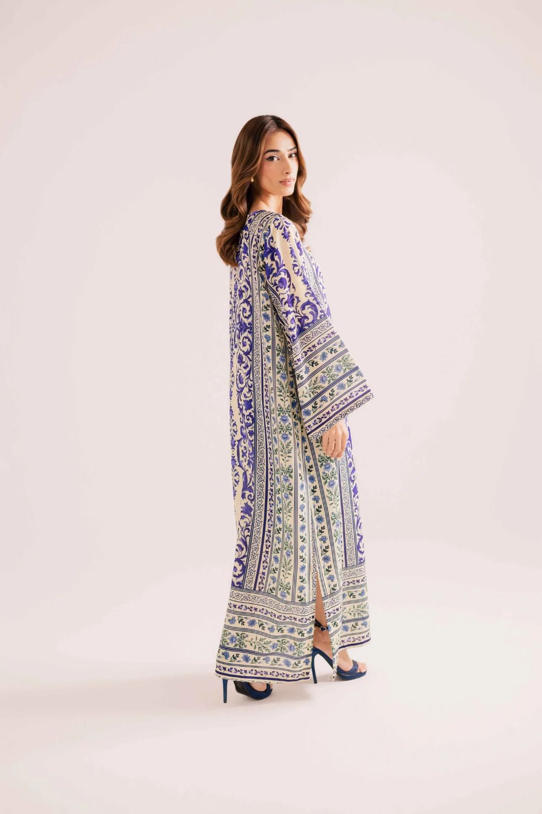 Elegant Long Printed 2-Piece Silk Crepe Outfit - Image 2